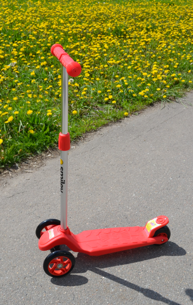 Самокат MINI SMILEY с регулируемым по высоте рулем (красный)