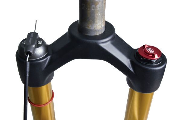 Вилка GRINZ ES-547 HRLO AIR 27,5"1.1\8"ход120мм, воздушная, локаут гидравлический, магниевая, под ось 15мм(без оси),безрезьбовая, белая\черная\золотая,  1,8кг.